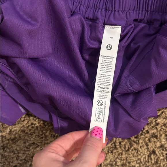 Lululemon HOTTY HOT 2.5’’ College Purple Shorts - Picture 4 of 5
